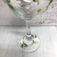 Hand Painted White Daisy Wine Glass (Single Glass)