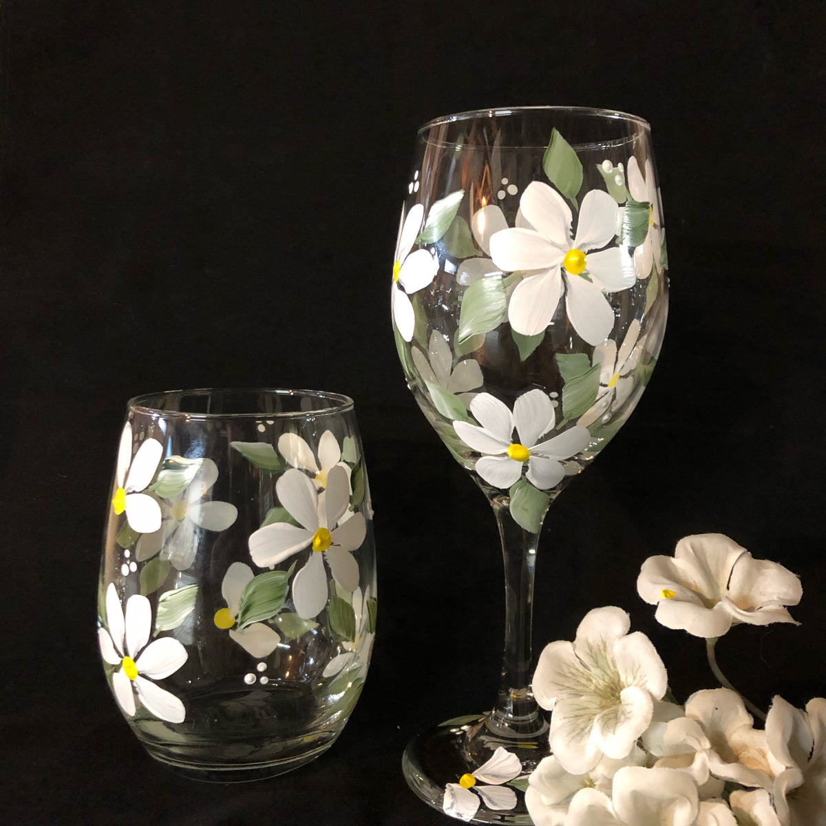 Hand Painted White Daisy Wine Glass (Single Glass)