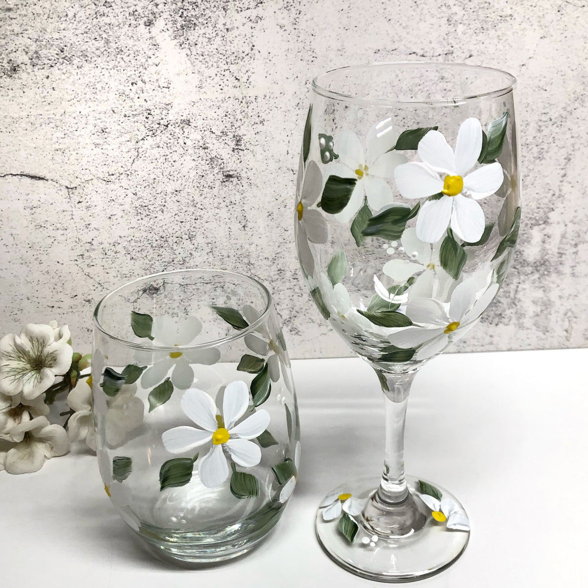 Hand Painted White Daisy Wine Glass (Single Glass)