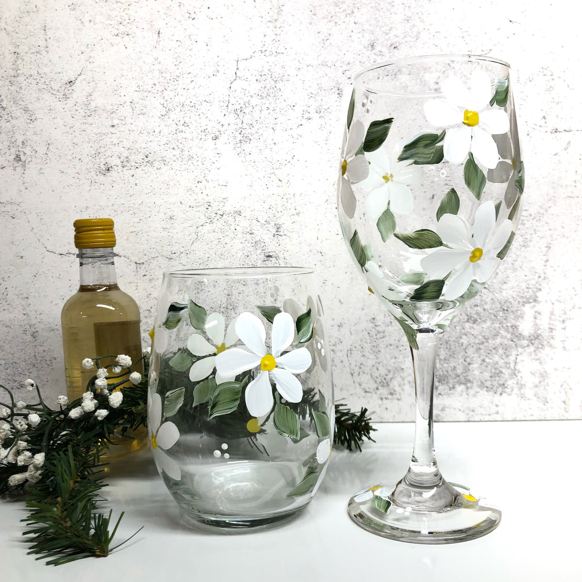 Hand Painted White Daisy Wine Glass (Single Glass)