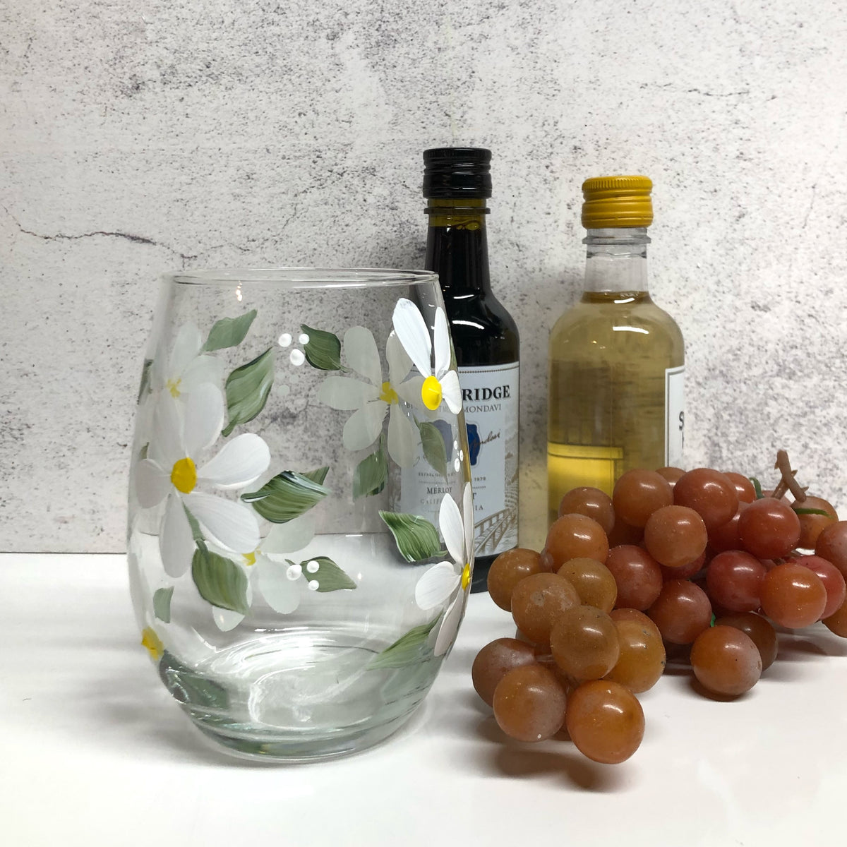 Hand Painted White Daisy Wine Glass (Single Glass)